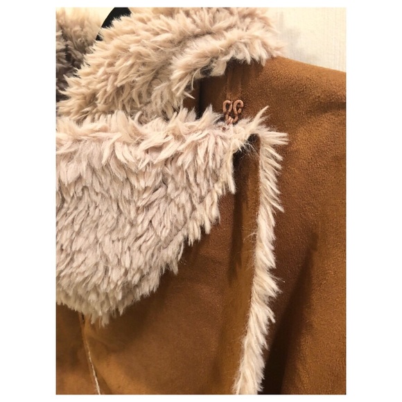 ❗️MAKE OFFER❗️(NWOT) Cascading FauxFur Winter Coat - Picture 3 of 8